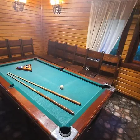 Lisoviy Zatyshok, Z Vidkrutum Litnim Baseynom,чан-джакузі Gasthof *