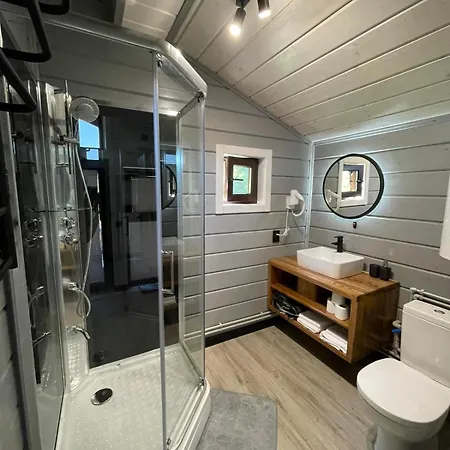 Lisoviy Zatyshok, Z Vidkrutum Litnim Baseynom,чан-джакузі Gasthof Slawske