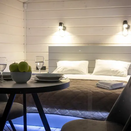 Lisoviy Zatyshok, Z Vidkrutum Litnim Baseynom,чан-джакузі