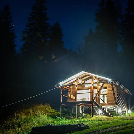 Lisoviy Zatyshok, Z Vidkrutum Litnim Baseynom,чан-джакузі Gasthof *