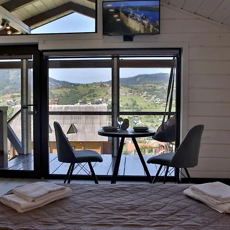 Lisoviy Zatyshok, Z Vidkrutum Litnim Baseynom,чан-джакузі Slawske