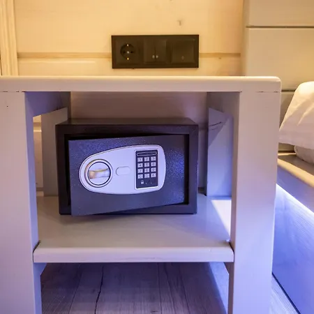 Lisoviy Zatyshok, Z Vidkrutum Litnim Baseynom,чан-джакузі *