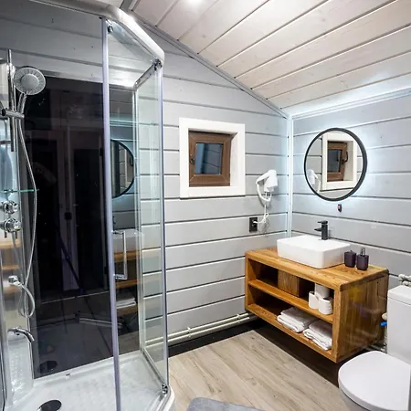 Lisoviy Zatyshok, Z Vidkrutum Litnim Baseynom,чан-джакузі Slawske