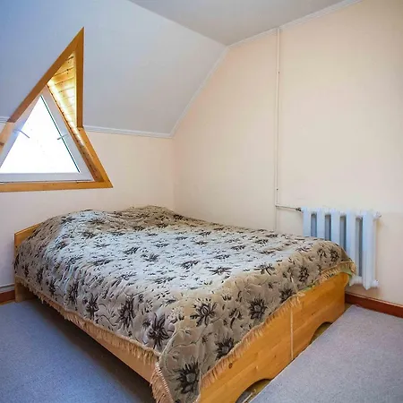 Lisoviy Zatyshok, Z Vidkrutum Litnim Baseynom,чан-джакузі Slawske