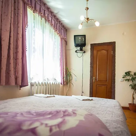 Lisoviy Zatyshok, Z Vidkrutum Litnim Baseynom,чан-джакузі * Slavske