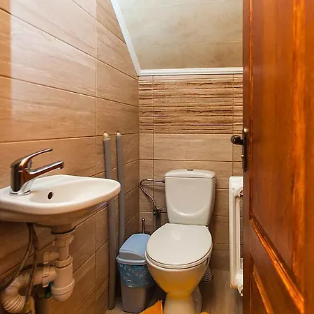 Lisoviy Zatyshok, Z Vidkrutum Litnim Baseynom,чан-джакузі Slawske