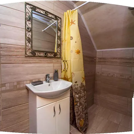 Lisoviy Zatyshok, Z Vidkrutum Litnim Baseynom,чан-джакузі * Slawske