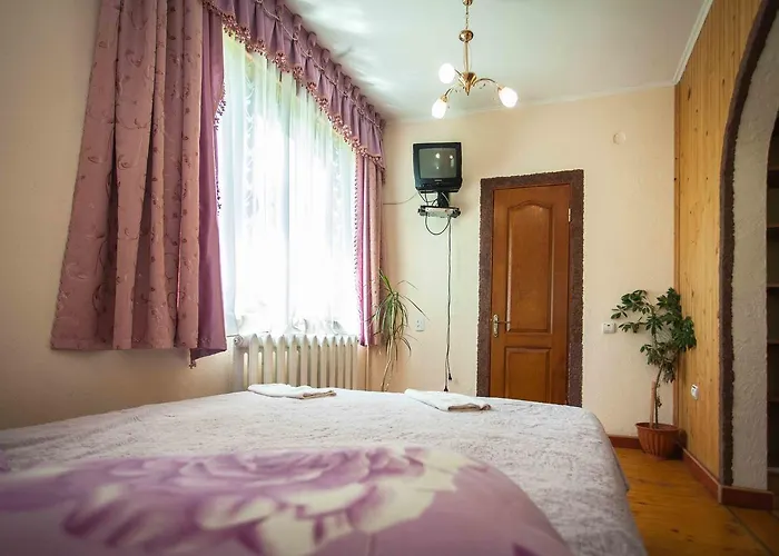 Lisoviy Zatyshok, Z Vidkrutum Litnim Baseynom,чан-джакузі * Славское