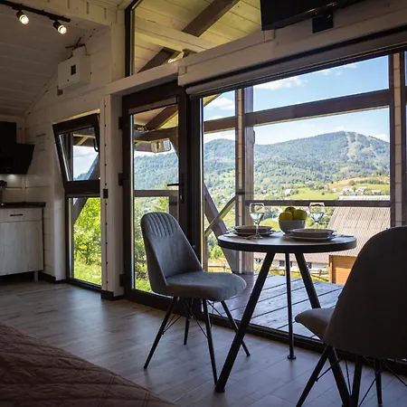 Lisoviy Zatyshok, Z Vidkrutum Litnim Baseynom,чан-джакузі Värdshus Slavske