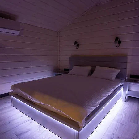 Värdshus Lisoviy Zatyshok, Z Vidkrutum Litnim Baseynom,чан-джакузі *