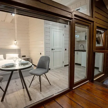 Lisoviy Zatyshok, Z Vidkrutum Litnim Baseynom,чан-джакузі *