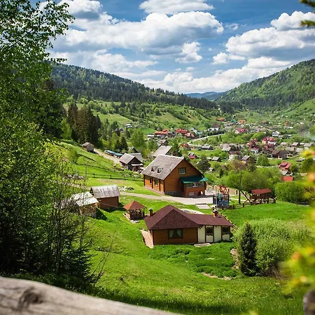 Värdshus Lisoviy Zatyshok, Z Vidkrutum Litnim Baseynom,чан-джакузі