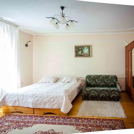 بيت ريفي Lisoviy Zatyshok, Z Vidkrutum Litnim Baseynom