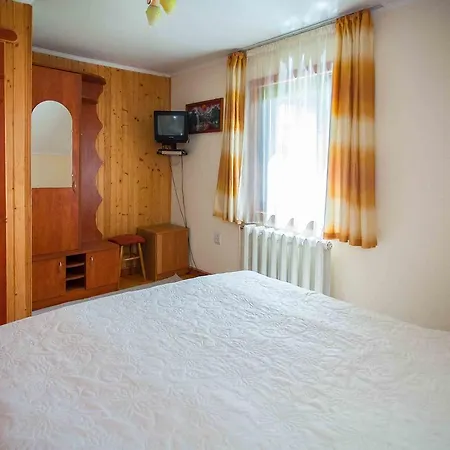 Lisoviy Zatyshok, Z Vidkrutum Litnim Baseynom بيت ريفي